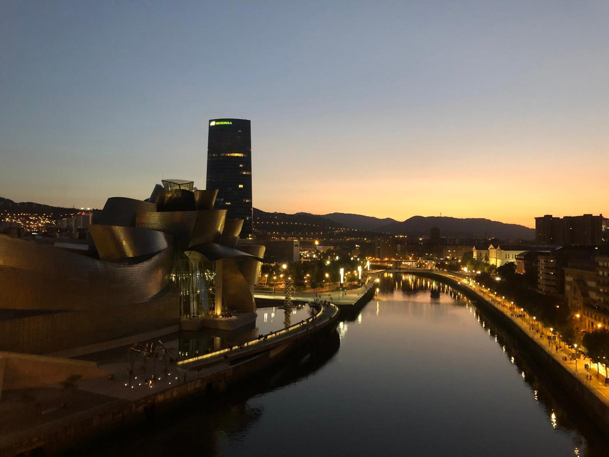 110 M2 Central Apartment In Abando Close To Guggenheim With Parking Bilbao Luaran gambar
